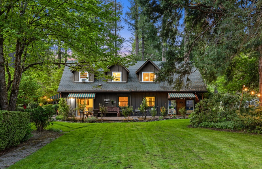 49198 McKenzie Hwy, Vida, OR à vendre - Photo du bâtiment - Image 1 de 48