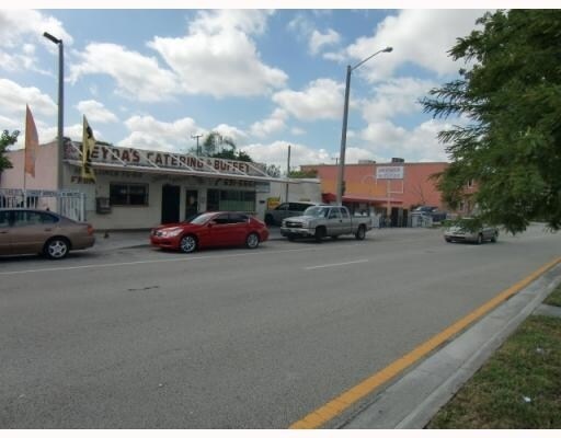 450 E 25th St, Hialeah, FL à vendre - Photo du bâtiment - Image 3 de 7