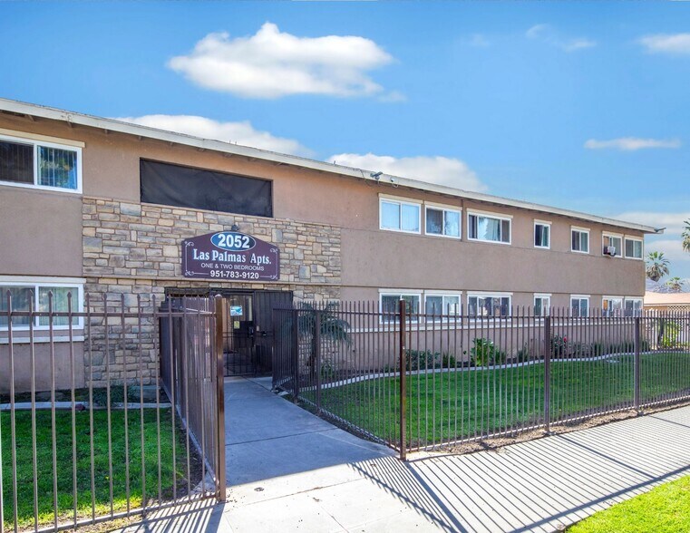 La Paz & Las Palmas Apartments portefeuille de 2 propriétés à vendre sur LoopNet.ca - Photo du bâtiment - Image 3 de 73