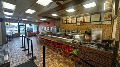 3300-3320 W 84th St, Hialeah, FL à louer Photo intérieure- Image 2 de 4