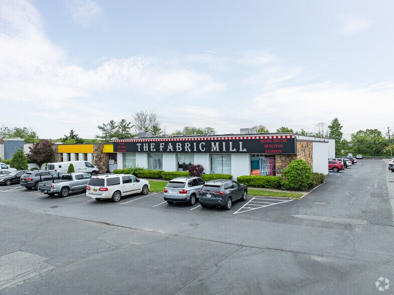 219 S Service Rd, Plainview, NY à louer - Photo du bâtiment - Image 2 de 33