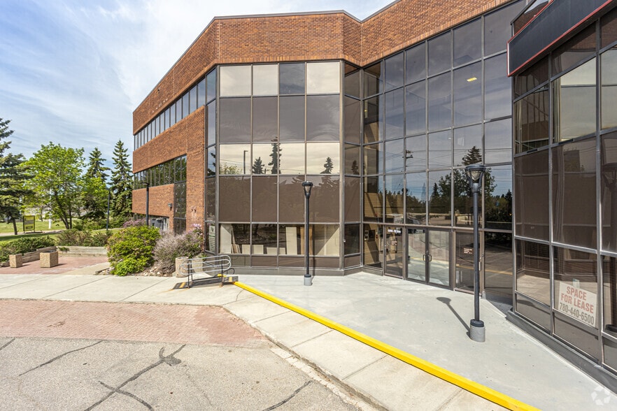 4960-4990 92 Ave NW, Edmonton, AB for lease - Building Photo - Image 3 of 9