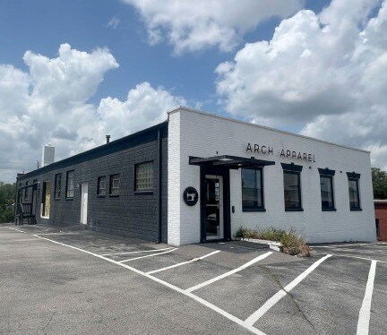 2335 S Hanley Rd, Brentwood, MO à louer - Photo du bâtiment - Image 2 de 5