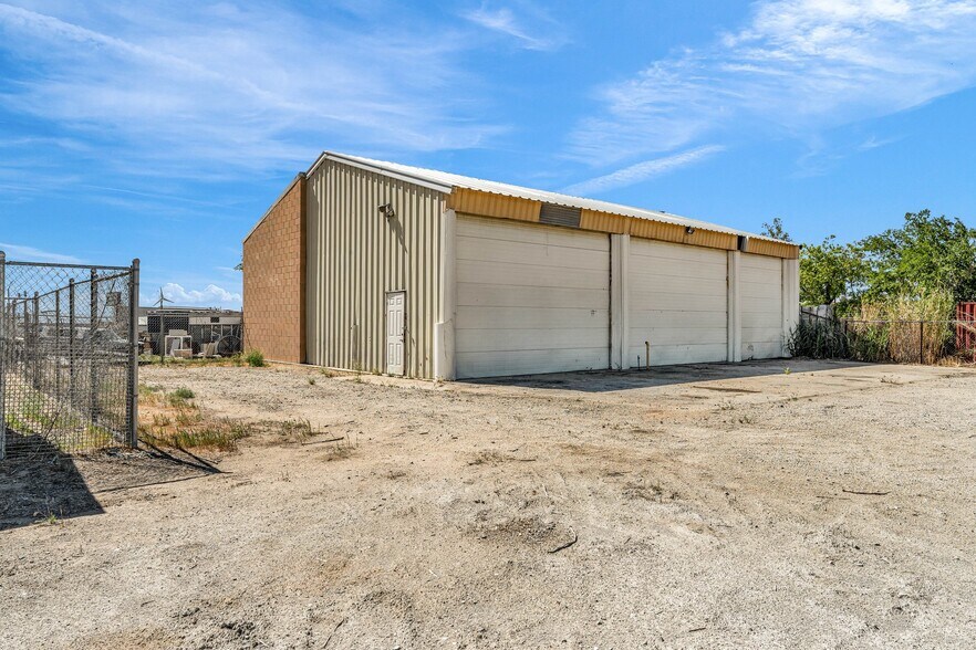 42725 2nd St E, Lancaster, CA à vendre - Photo du bâtiment - Image 3 de 35