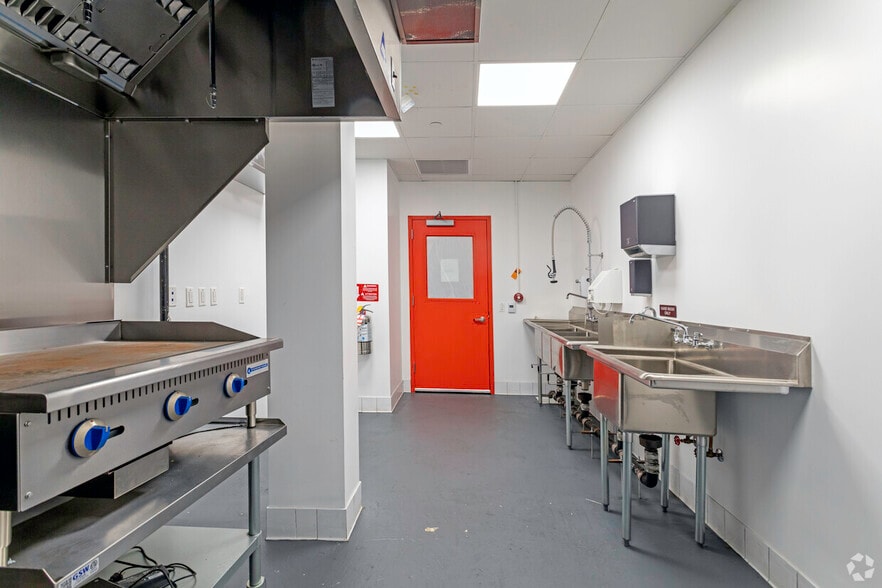 2360 Hampton Ave, Saint Louis, MO for lease - Interior Photo - Image 3 of 12