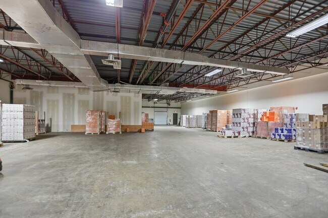 Plus de détails pour 678 Andover St, Lawrence, MA - Local d'activités à louer