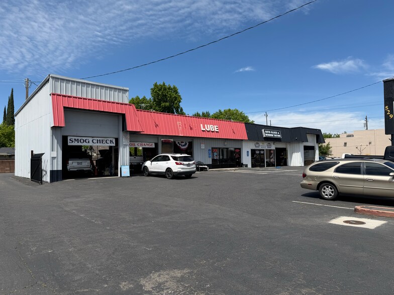 529 McHenry Ave, Modesto, CA à vendre - Photo du bâtiment - Image 2 de 4