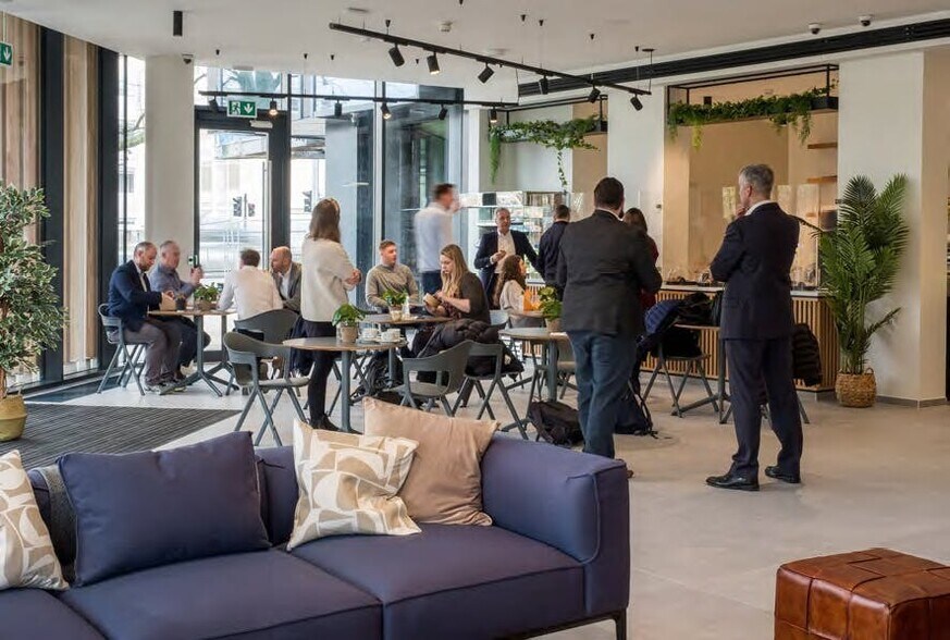 69 Park Ln, Croydon à louer - Photo du bâtiment - Image 2 de 7