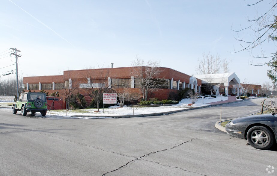 2350 N Forest Rd, Getzville, NY à louer - Photo du bâtiment - Image 3 de 13