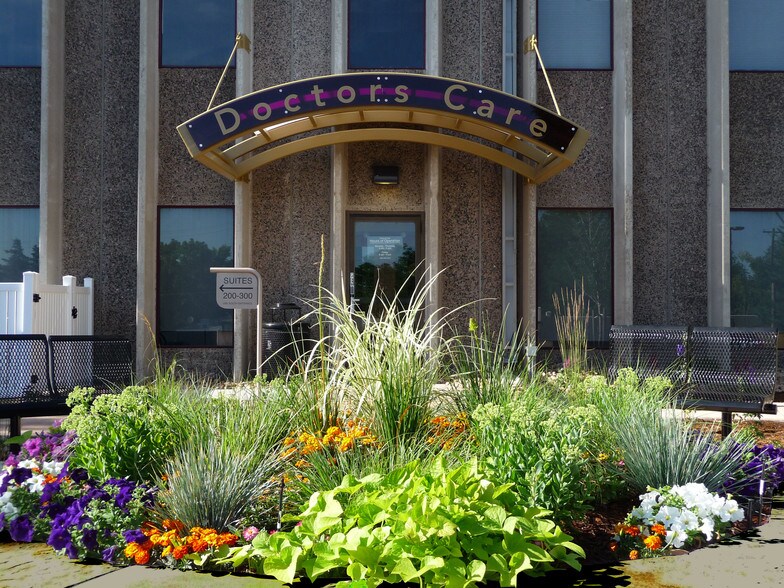 609 W Littleton Blvd, Littleton, CO for lease - Building Photo - Image 2 of 10