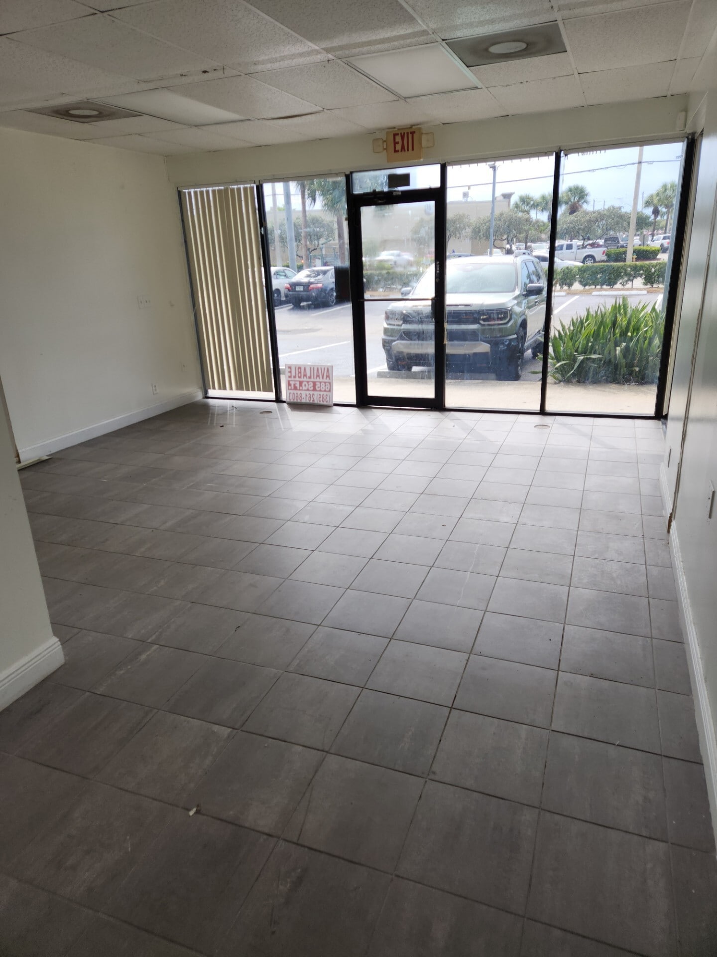 4950 N Dixie Hwy, Oakland Park, FL for lease Interior Photo- Image 1 of 4