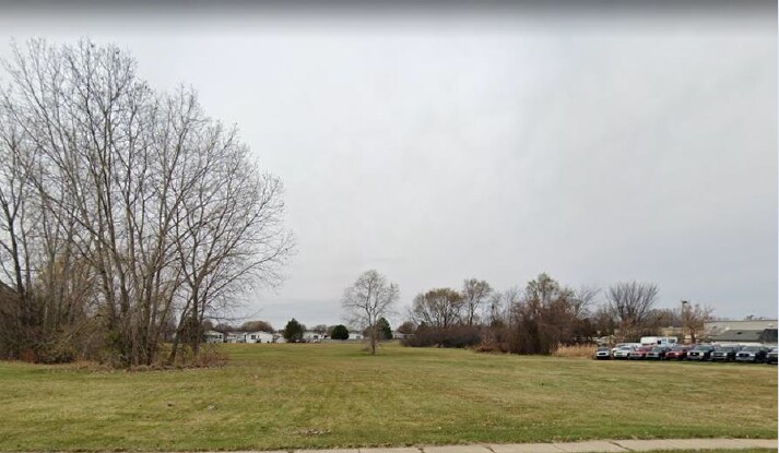 43315 N Gratiot ave, Clinton Township, MI à vendre - Photo du bâtiment - Image 2 de 2