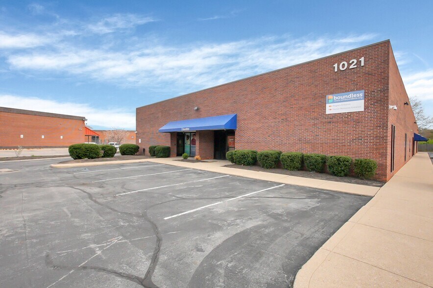 1021 Checkrein Ave, Columbus, OH à vendre - Photo du bâtiment - Image 2 de 5