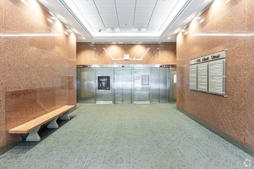 116 Albert St, Ottawa, ON à louer - Hall d’entrée - Image 2 de 2