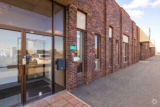 1420-1490 Rue Beaulac, Saint-Laurent, QC à louer Photo du bâtiment- Image 2 de 10