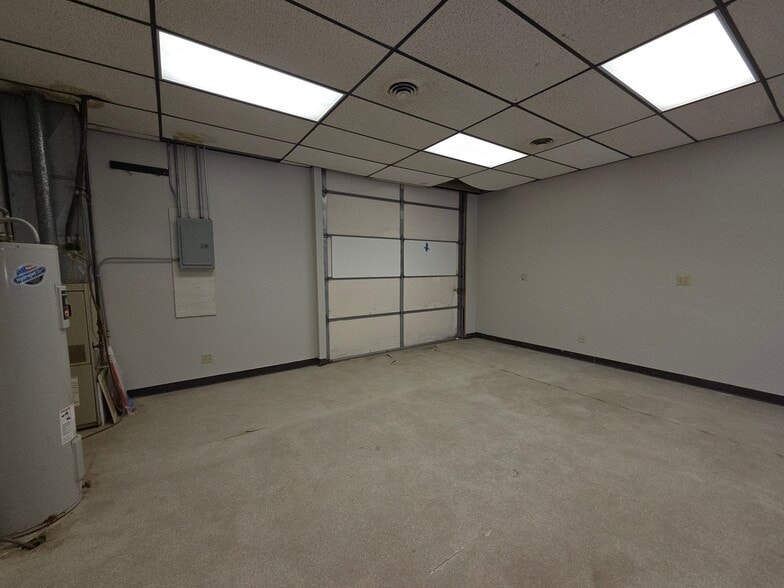 1201 Airport Rd, Ames, IA for lease - Interior Photo - Image 3 of 8