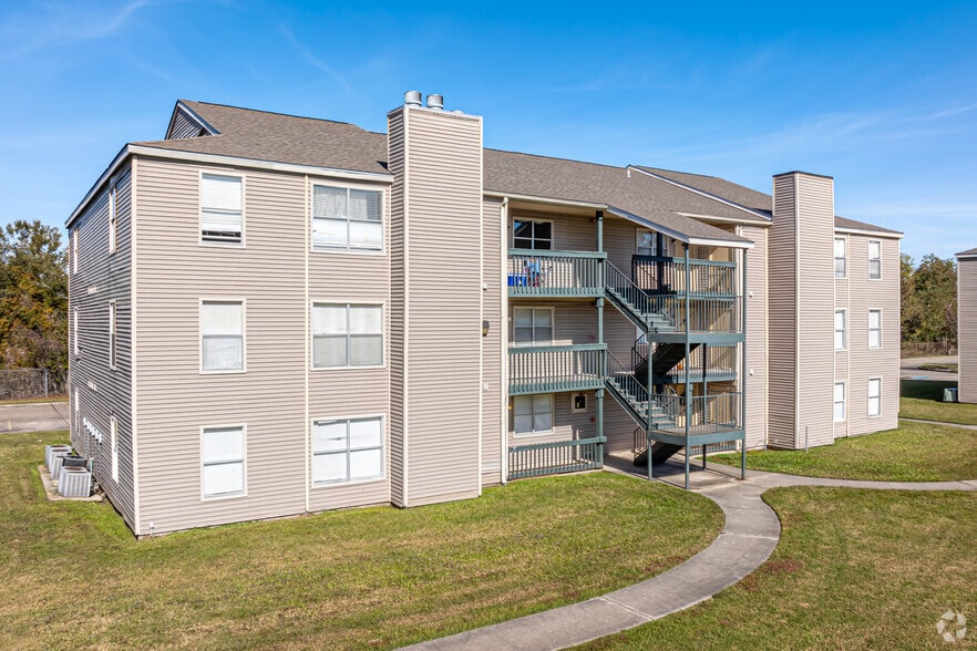 1,512-Unit Multifamily Portfolio portfolio of 4 properties for sale on LoopNet.ca - Primary Photo - Image 3 of 3