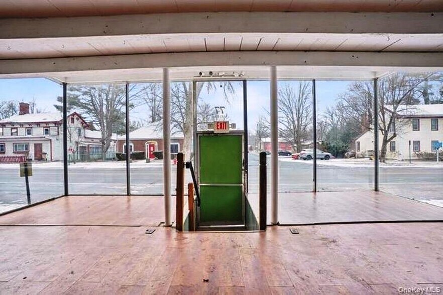 77 Sullivan St, Wurtsboro, NY à vendre - Photo du bâtiment - Image 2 de 24