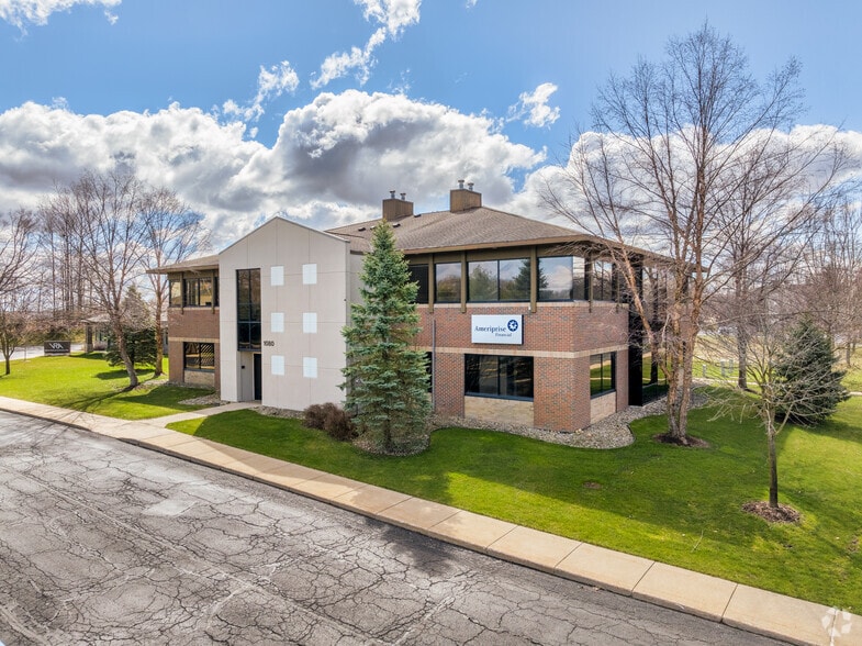 1080 N 10th St, Kalamazoo, MI for lease - Building Photo - Image 2 of 5