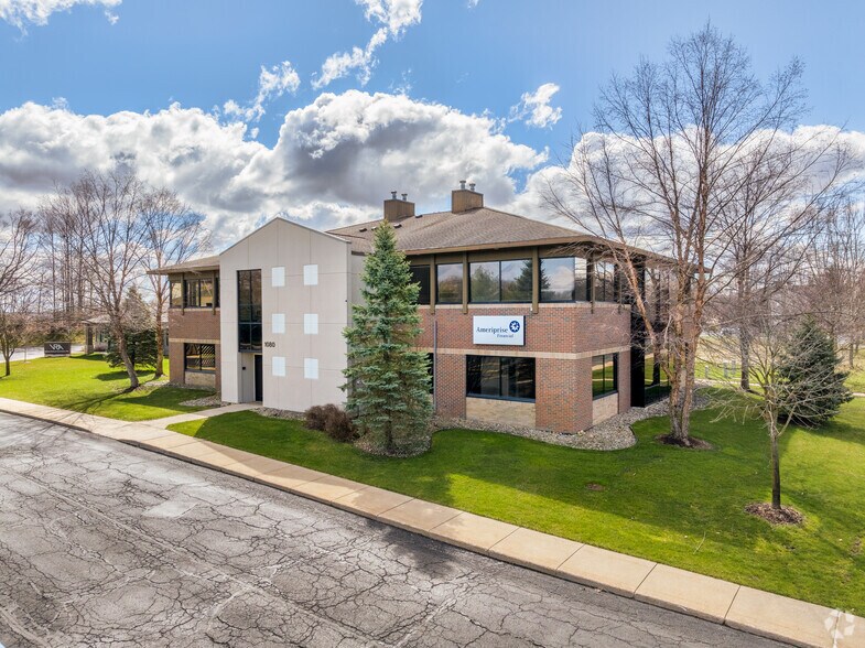 1080 N 10th St, Kalamazoo, MI à louer - Photo du bâtiment - Image 2 de 5