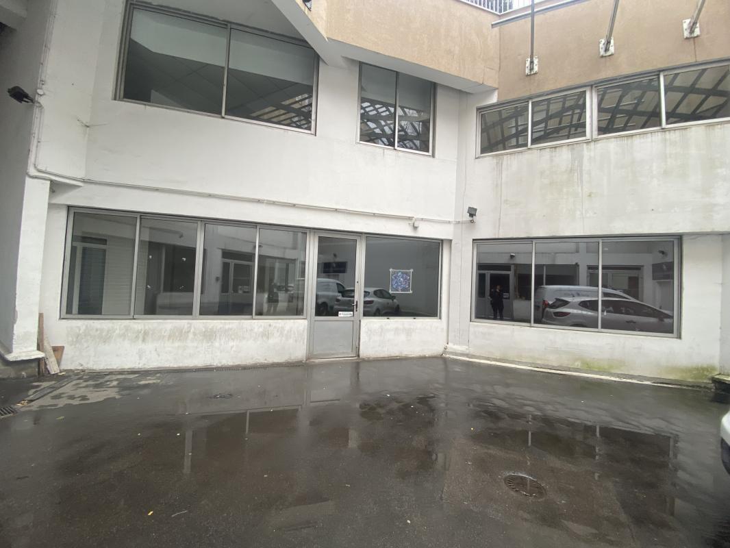 Industrial in Courbevoie for sale Building Photo- Image 1 of 8