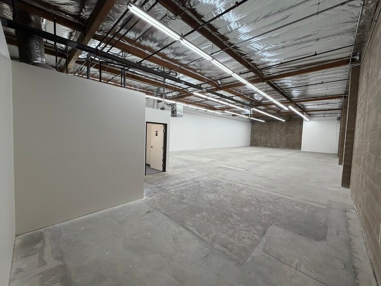 12112-12126 Sherman Way, North Hollywood, CA for lease - Building Photo - Image 3 of 13