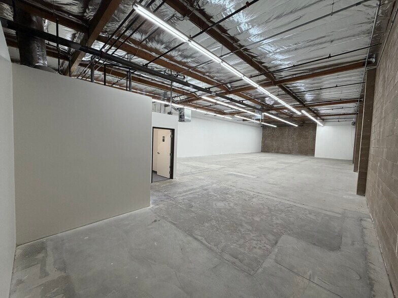 12112-12126 Sherman Way, North Hollywood, CA à louer - Photo du bâtiment - Image 3 de 13
