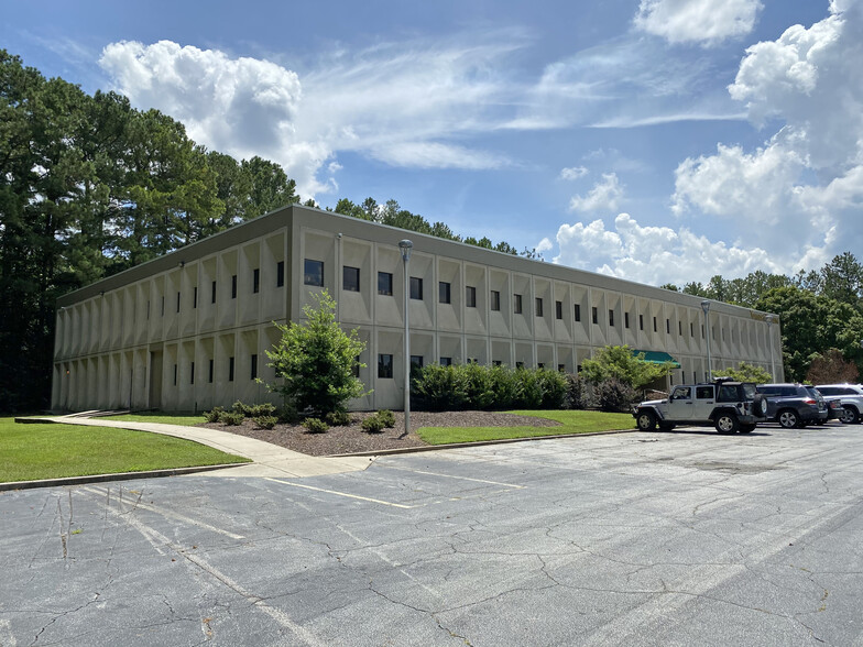 30 Perimeter Park Dr, Atlanta, GA for lease - Building Photo - Image 1 of 7