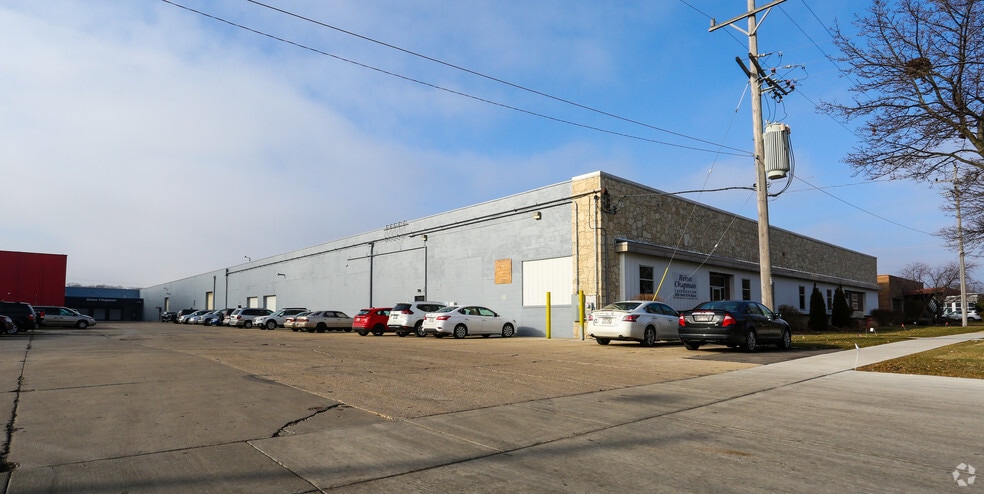 5425-5435 N 27th St, Milwaukee, WI for sale - Building Photo - Image 2 of 19