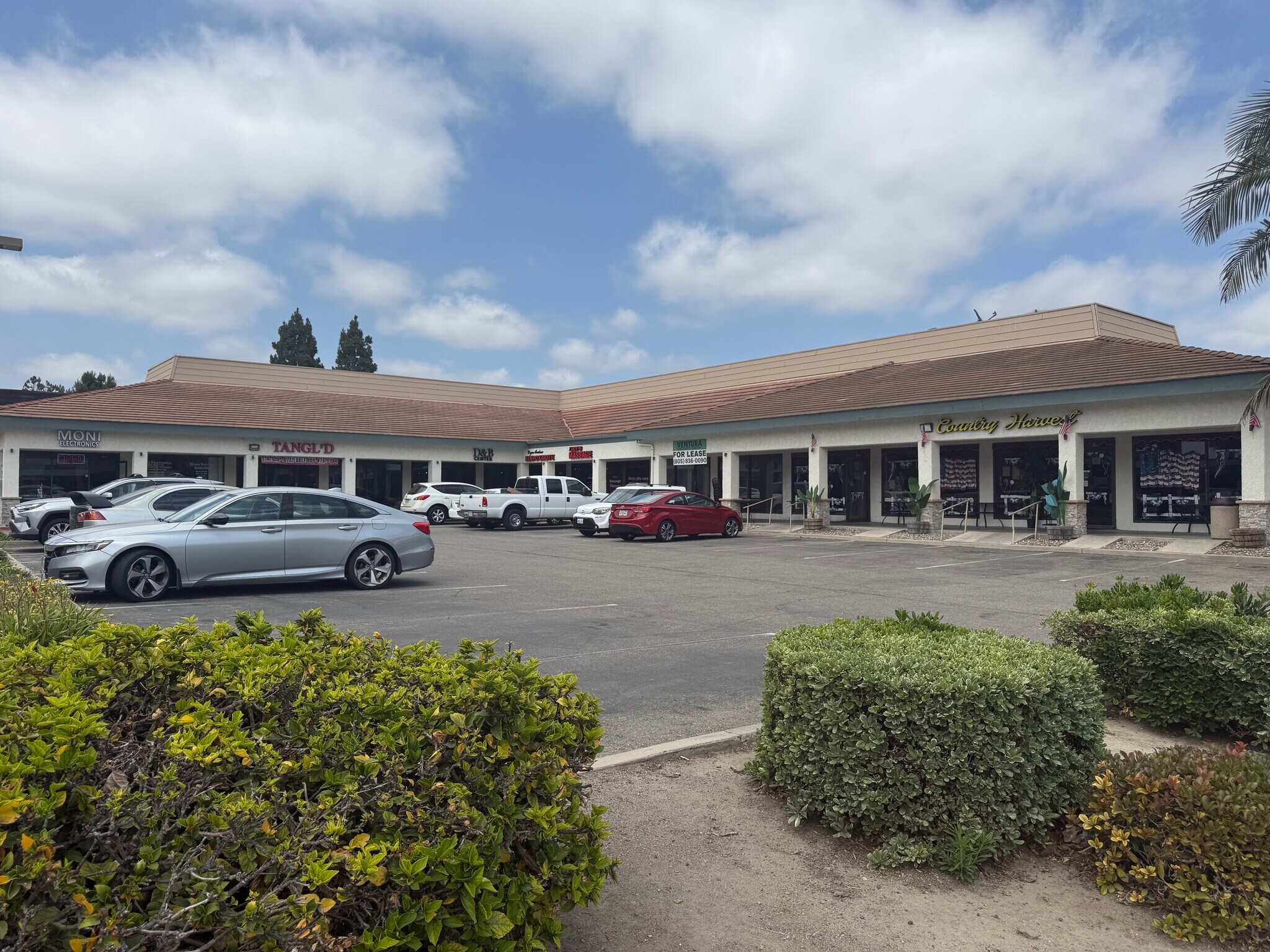 596 Mobil Ave, Camarillo, CA à louer Photo du bâtiment- Image 1 de 6