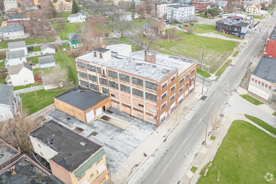 2119 Ashland Ave, Toledo, OH à louer - Aérien - Image 2 de 7