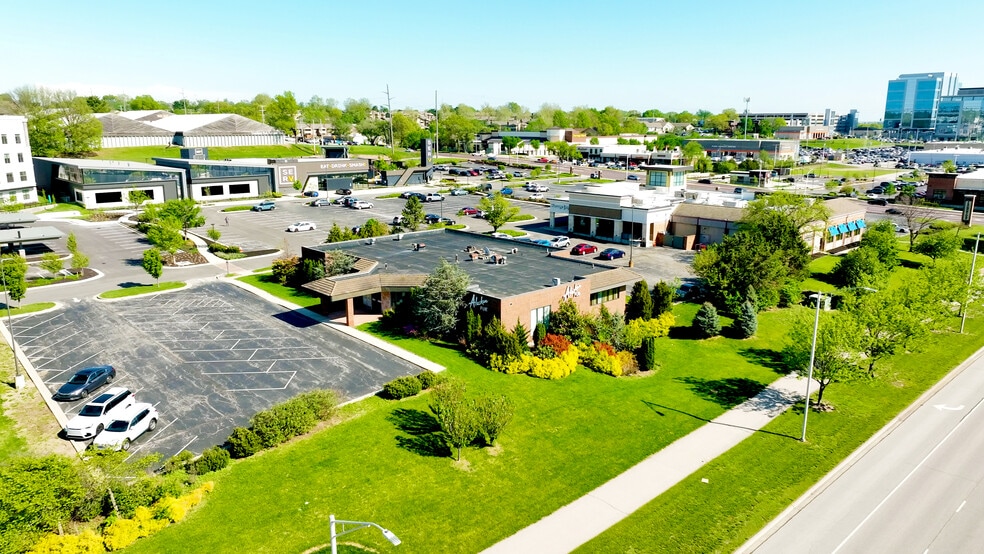 9029 Metcalf Ave, Overland Park, KS for sale - Primary Photo - Image 1 of 25