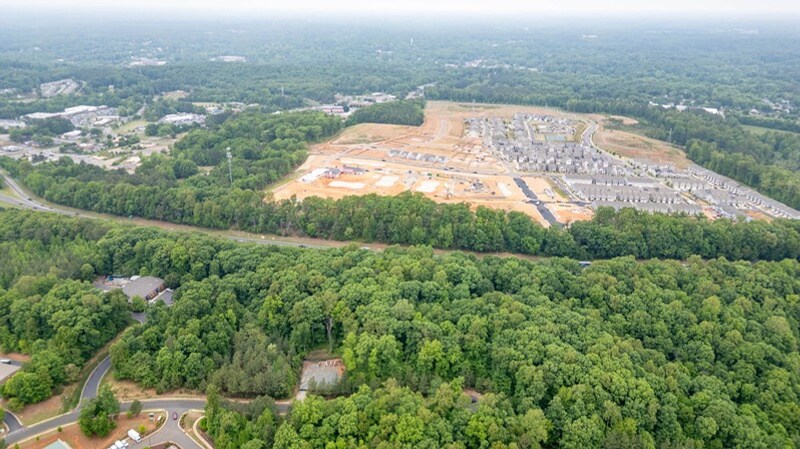 2305 Leah Dr, Hillsborough, NC à vendre - Photo du bâtiment - Image 1 de 2