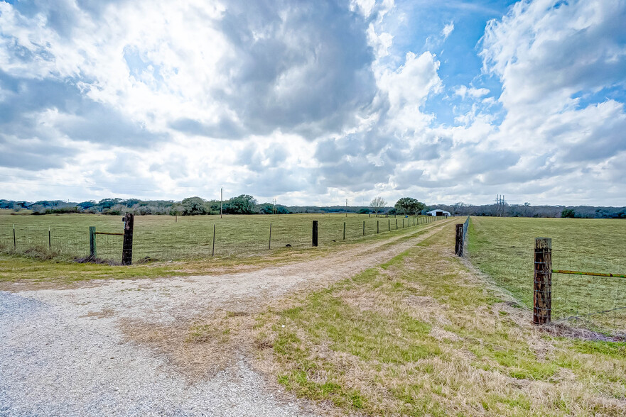 1389 CR 436 HAWLEY CEMETARY Rd, Blessing, TX à vendre - Photo du bâtiment - Image 1 de 1