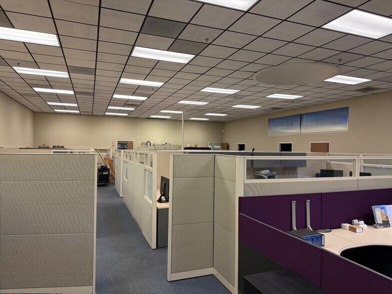 3275-3281 Grande Vista Dr, Newbury Park, CA à vendre - Photo du bâtiment - Image 3 de 14