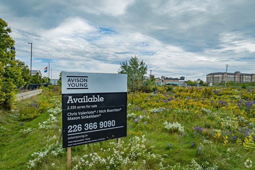 40-50 Cowan Pl, Guelph, ON à louer - Photo principale - Image 1 de 5