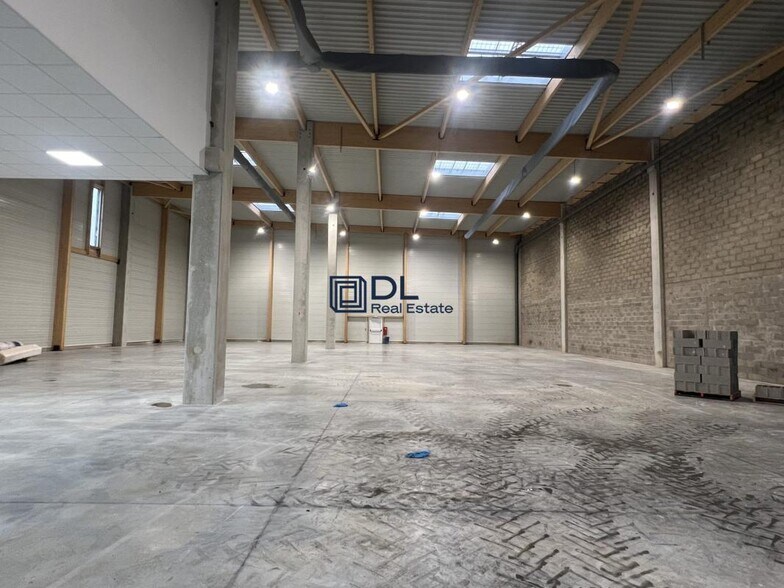 Industrial in Moissy-Cramayel for lease - Interior Photo - Image 2 of 8