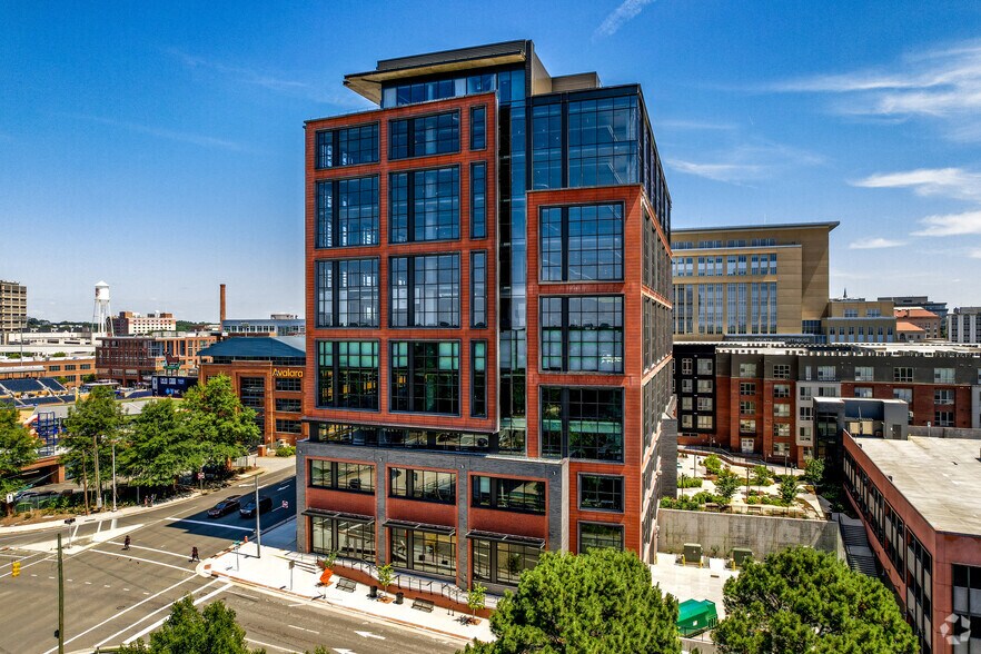 555 S Mangum St, Durham, NC à louer - Photo du bâtiment - Image 2 de 12