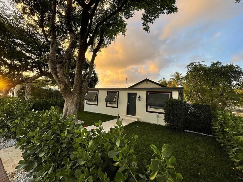 1107 Atlantic, Delray Beach, FL for lease - Primary Photo - Image 1 of 2