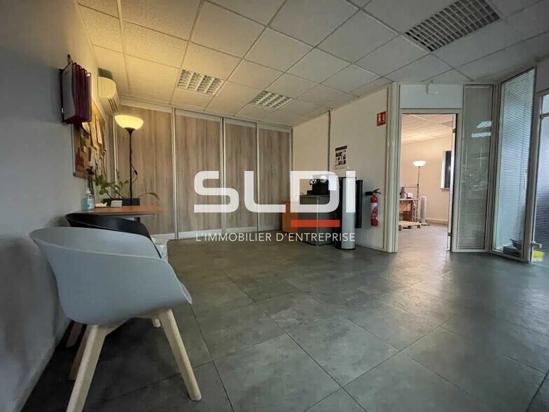 Office in Genas for lease - Interior Photo - Image 3 of 9