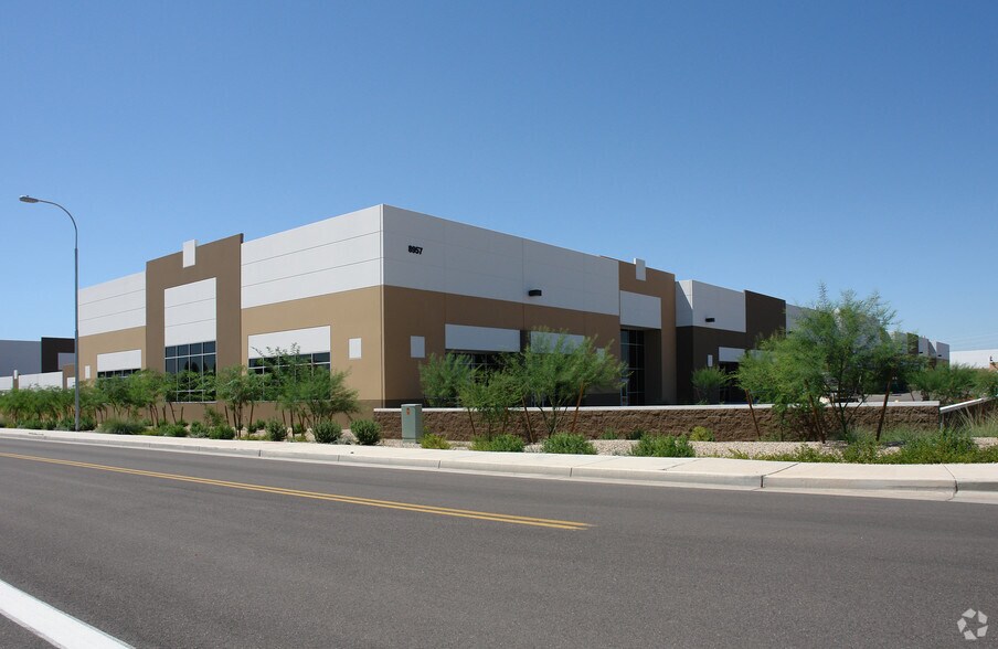 9040 W Larkspur Dr, Peoria, AZ for lease - Primary Photo - Image 2 of 3