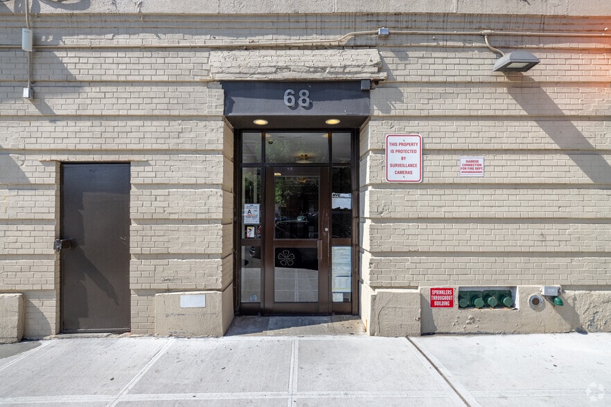 68 E 131st St, New York, NY à louer - Photo du bâtiment - Image 3 de 11