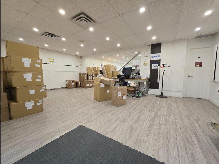 86 Boul des Entreprises, Boisbriand, QC à louer - Photo intérieure - Image 3 de 5