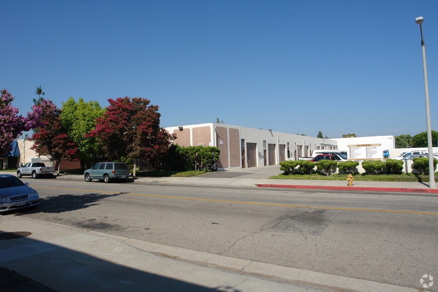 8832 Shirley Ave, Northridge, CA for lease - Building Photo - Image 2 of 4