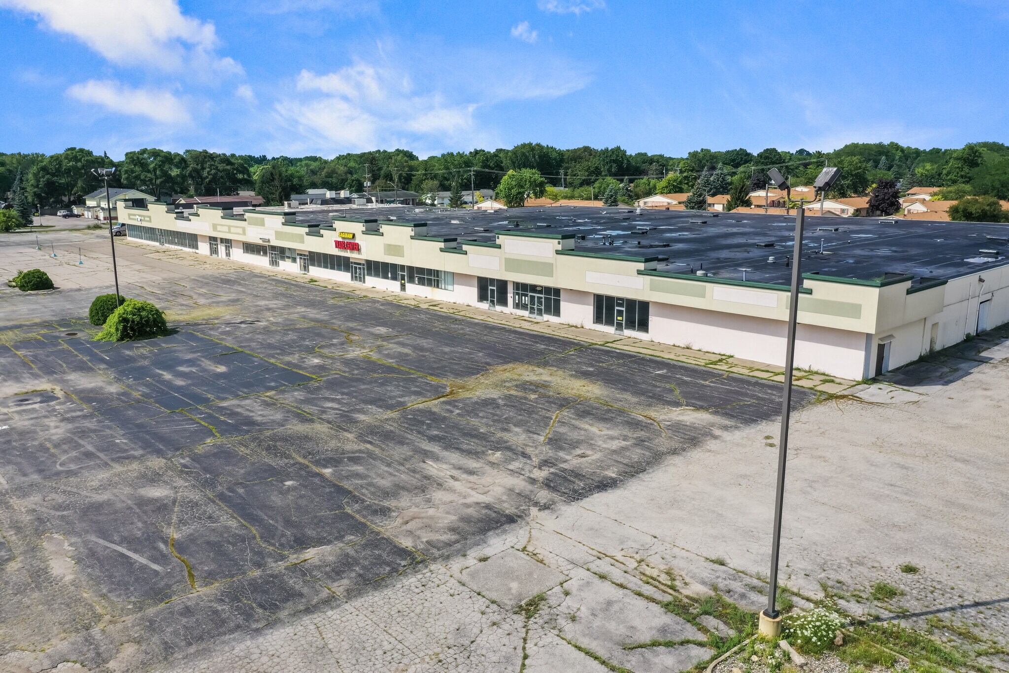 2865-2885 Bay Rd, Saginaw, MI à vendre Photo principale- Image 1 de 50