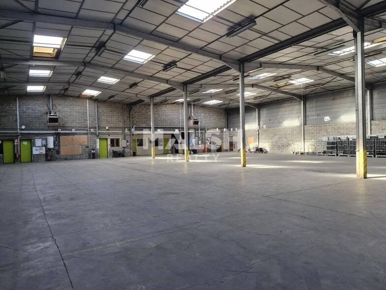 Office in Vaulx-en-Velin for lease - Interior Photo - Image 3 of 26