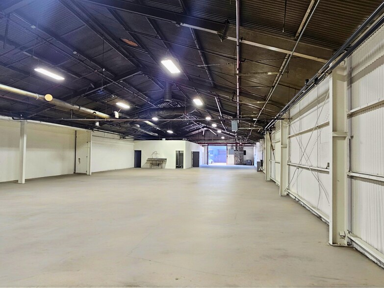 1711-1723 E 58th Pl, Los Angeles, CA à louer - Photo du bâtiment - Image 3 de 14