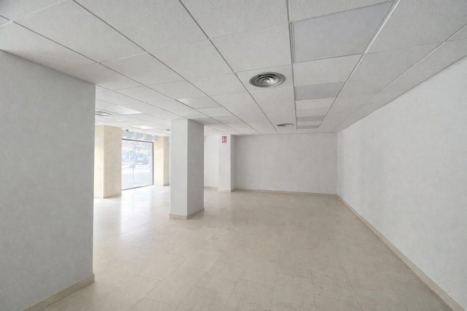 Bureau/Commerce de détail dans Madrid, Madrid à louer Photo intérieure- Image 1 de 5