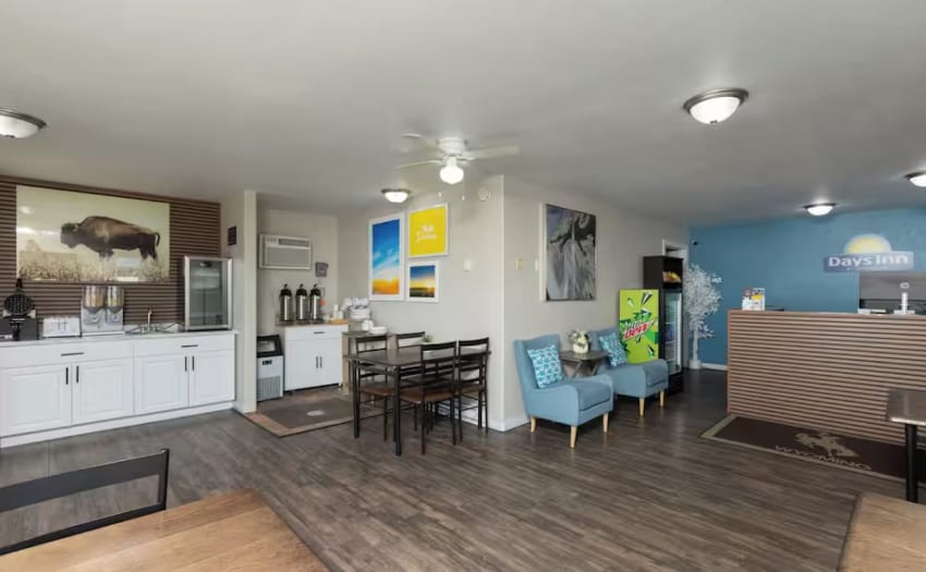 109 16th St, Wheatland, WY for sale - Lobby - Image 3 of 12