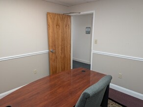 801 W Bay Dr, Largo, FL à louer Photo intérieure- Image 2 de 13